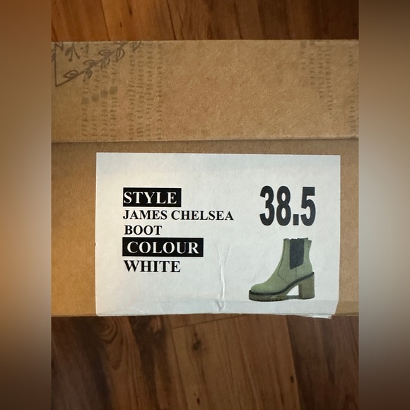 Free People James Chelsea Boot White Leather Lug Sole | NIB Size 38.5 / US 8 - Picture 15 of 16